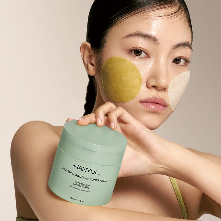 Model image holding hanyul artemisia product